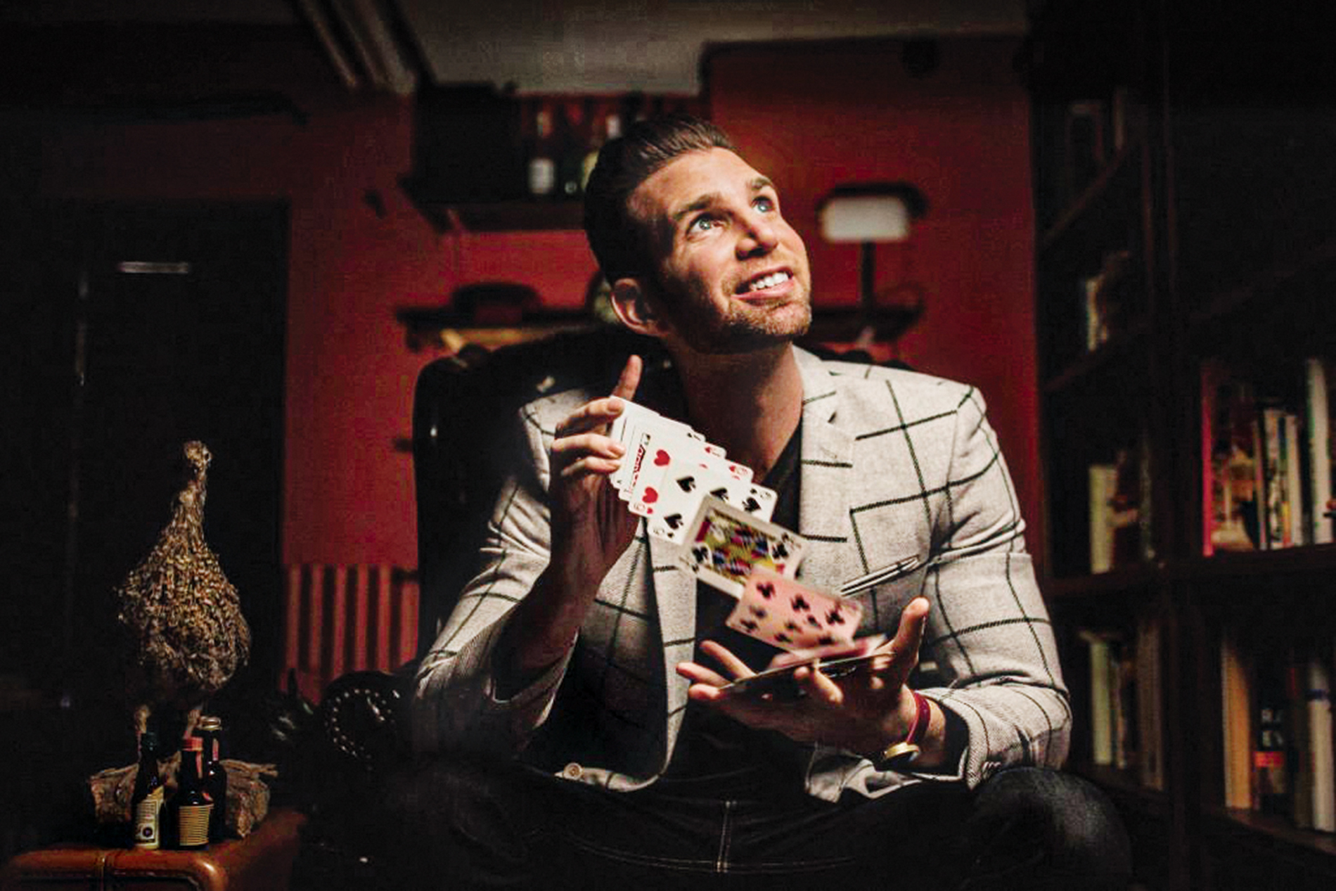 photo of magician Joshua Jay