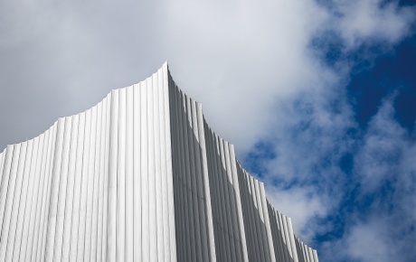 photo of the Lindemann against the sky